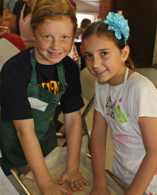 Baking & Decorating Christmas Cookies with the Kids - Fresh Food In A Flash