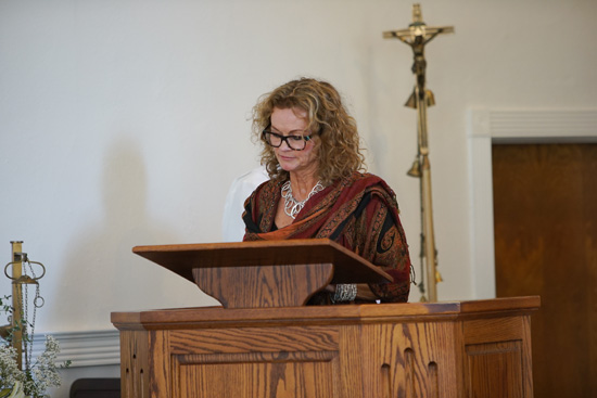 Brenda Mitchell reads 1 Corinthians 13: 1-13 (Love is patient and kind). Photo by Jefferson Graham.
